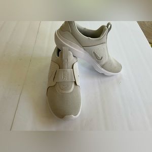 NIKE AD COMFORT Women’s running sneakers, Slip-On Size 7.5.